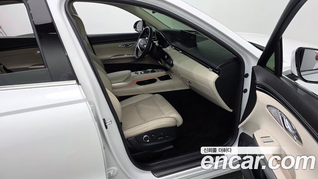 Genesis GV70 2023 — photo 17