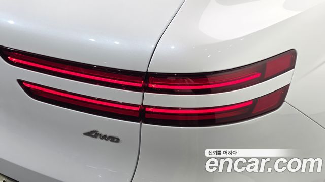Genesis GV70 2023 — photo 9