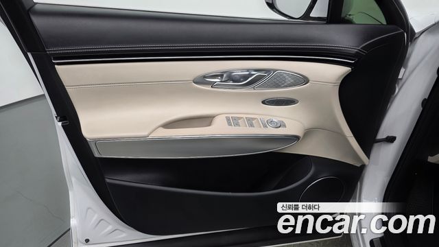 Genesis GV70 2023 — photo 14