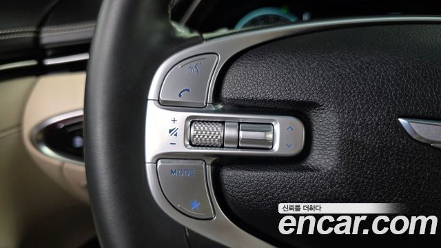 Genesis GV70 2023 — photo 31