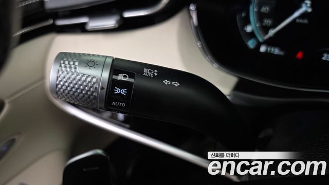 Genesis GV70 2023 — photo 32