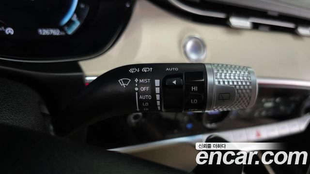 Genesis GV70 2023 — photo 34
