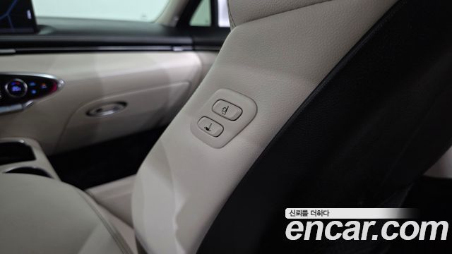 Genesis GV70 2023 — photo 36