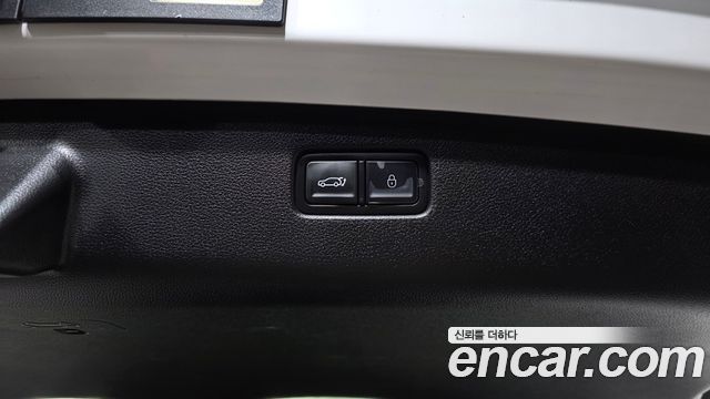 Genesis GV70 2023 — photo 37