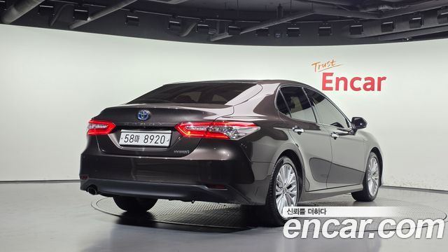 Toyota Camry 2019 — photo 2