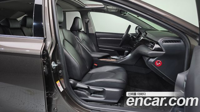 Toyota Camry 2019 — photo 11