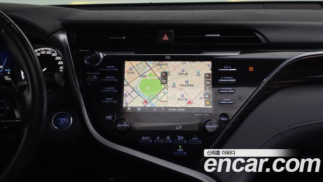 Toyota Camry 2019 — photo 14