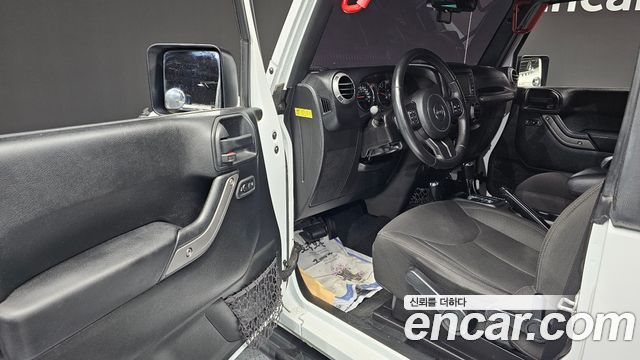 Jeep Wrangler 2017 — photo 10