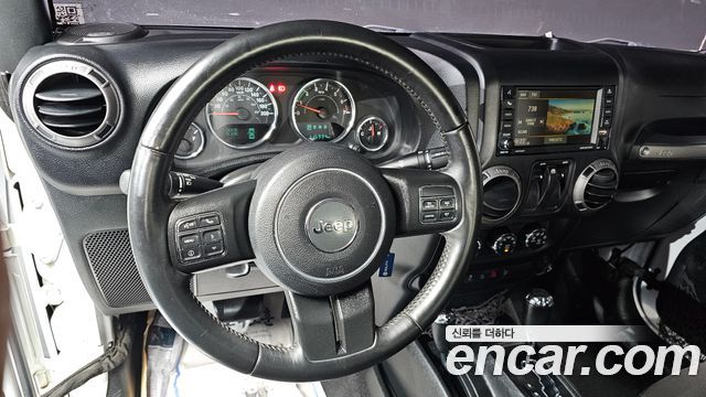 Jeep Wrangler 2017 — photo 12