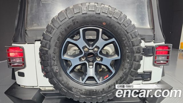 Jeep Wrangler 2017 — photo 18