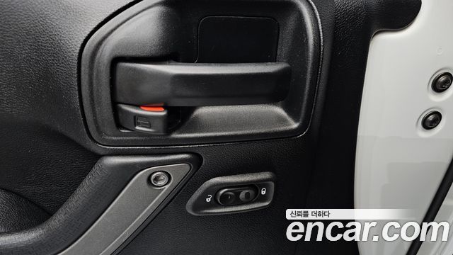 Jeep Wrangler 2017 — photo 19