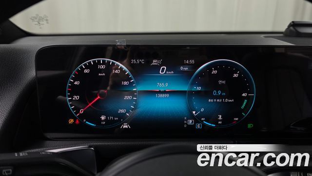 Mercedes-Benz GLB-Class 2021 — photo 11