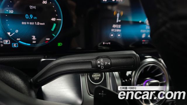 Mercedes-Benz GLB-Class 2021 — photo 12