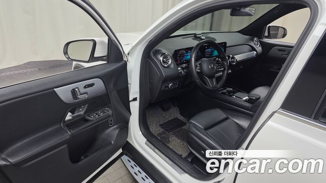 Mercedes-Benz GLB-Class 2021 — photo 13