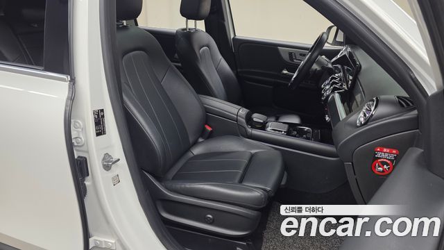 Mercedes-Benz GLB-Class 2021 — photo 17