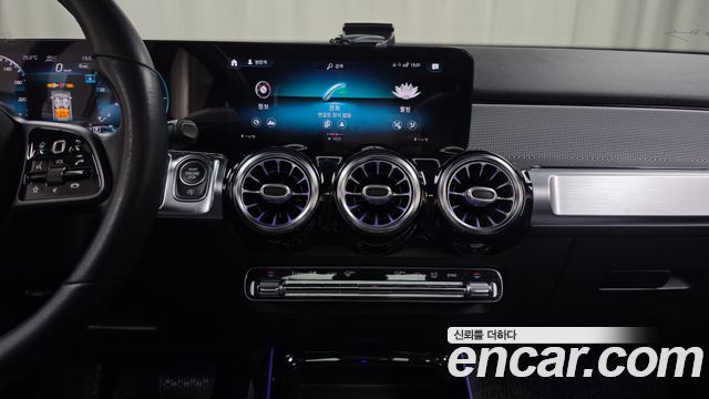 Mercedes-Benz GLB-Class 2021 — photo 20