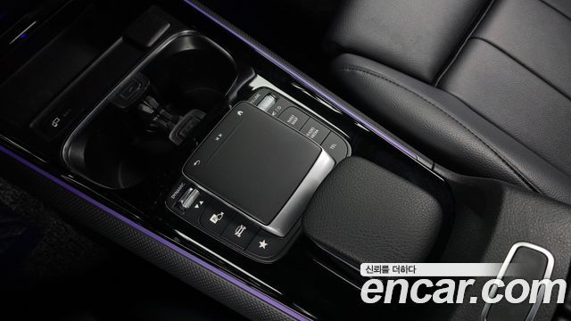 Mercedes-Benz GLB-Class 2021 — photo 25