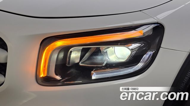 Mercedes-Benz GLB-Class 2021 — photo 8