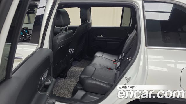 Mercedes-Benz GLB-Class 2021 — photo 16