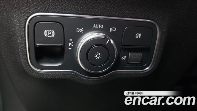 Mercedes-Benz GLB-Class 2021 — photo 27