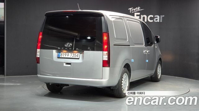 Hyundai Staria 2022 — photo 2