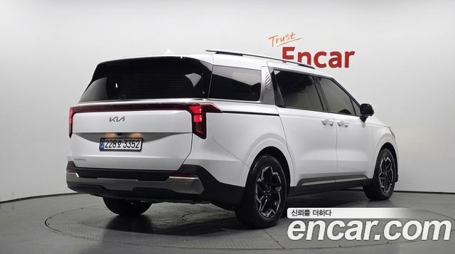 Kia Canival 2025 — photo 2