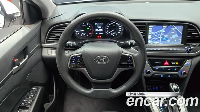 Hyundai AVANTE 2018 — photo 11