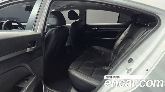 Hyundai AVANTE 2018 — photo 18