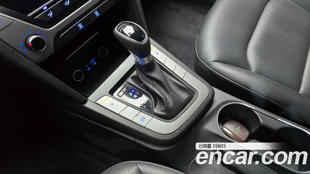Hyundai AVANTE 2018 — photo 20