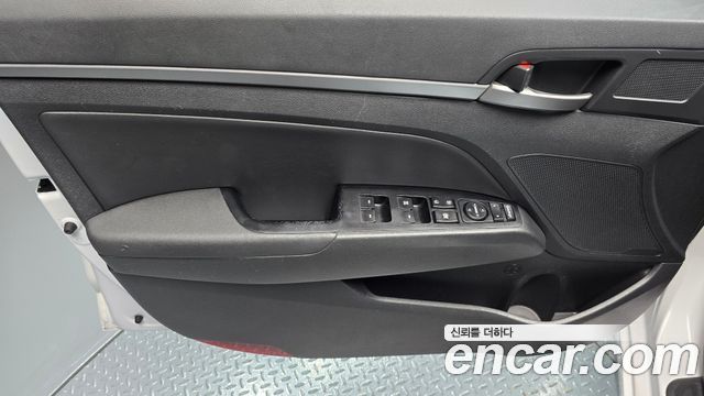 Hyundai AVANTE 2018 — photo 21