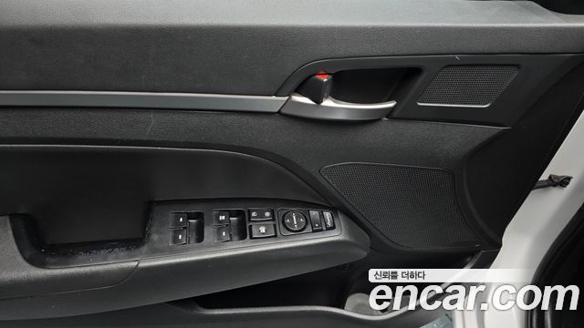 Hyundai AVANTE 2018 — photo 22