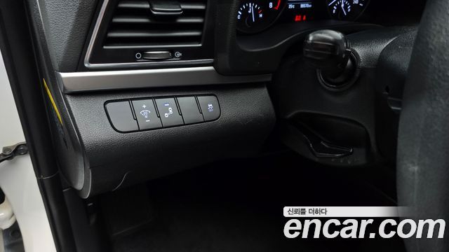 Hyundai AVANTE 2018 — photo 24