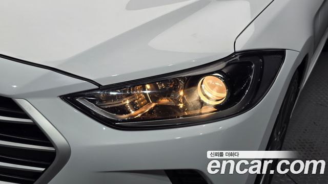 Hyundai AVANTE 2018 — photo 8