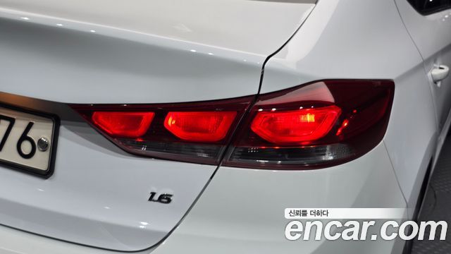 Hyundai AVANTE 2018 — photo 9