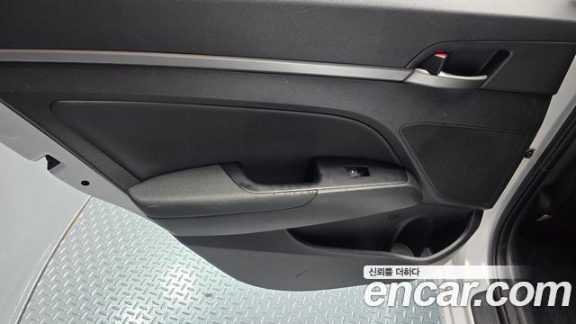 Hyundai AVANTE 2018 — photo 15