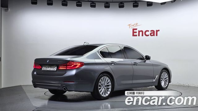 BMW 5-Series 2019 — photo 2