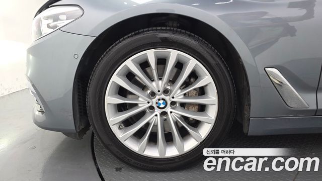 BMW 5-Series 2019 — photo 5