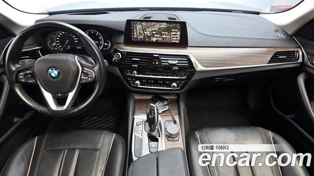 BMW 5-Series 2019 — photo 10