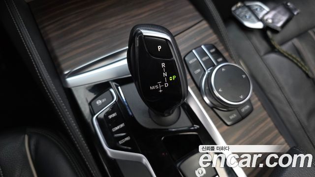 BMW 5-Series 2019 — photo 12