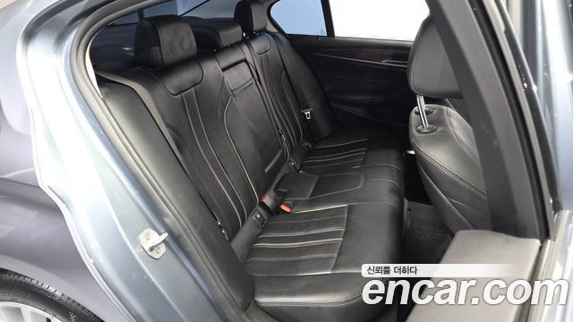 BMW 5-Series 2019 — photo 18