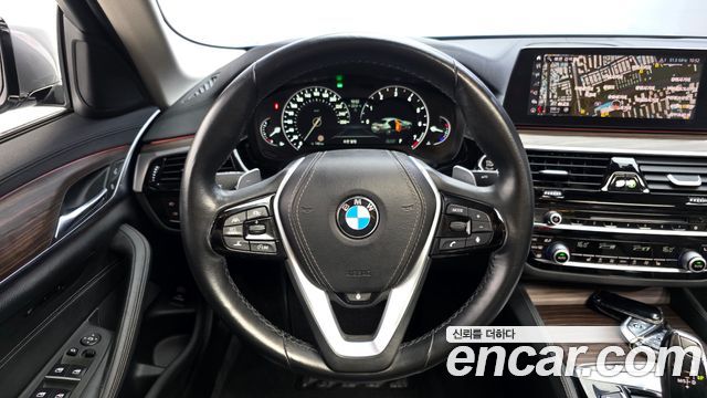 BMW 5-Series 2019 — photo 19