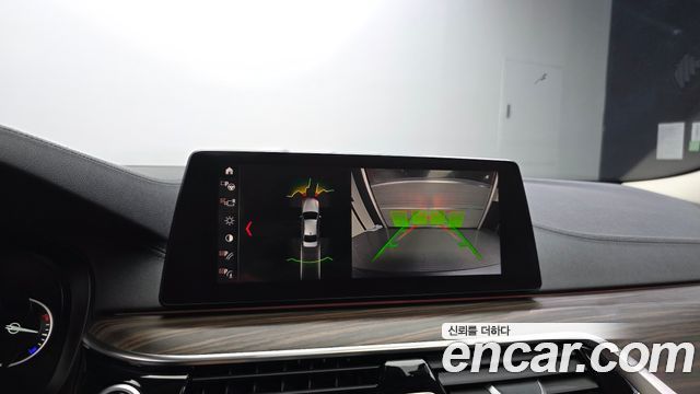 BMW 5-Series 2019 — photo 21