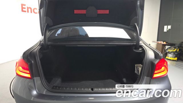 BMW 5-Series 2019 — photo 26