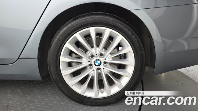 BMW 5-Series 2019 — photo 7