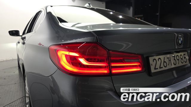 BMW 5-Series 2019 — photo 9