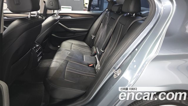 BMW 5-Series 2019 — photo 16