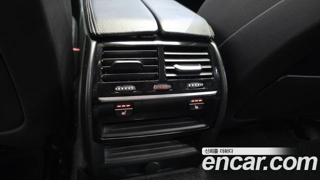 BMW 5-Series 2019 — photo 29