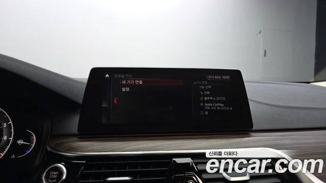 BMW 5-Series 2019 — photo 33