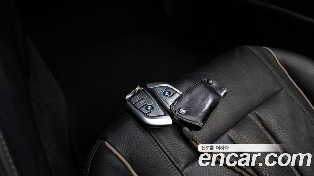 BMW 5-Series 2019 — photo 34