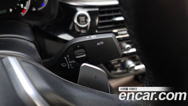 BMW 5-Series 2019 — photo 35